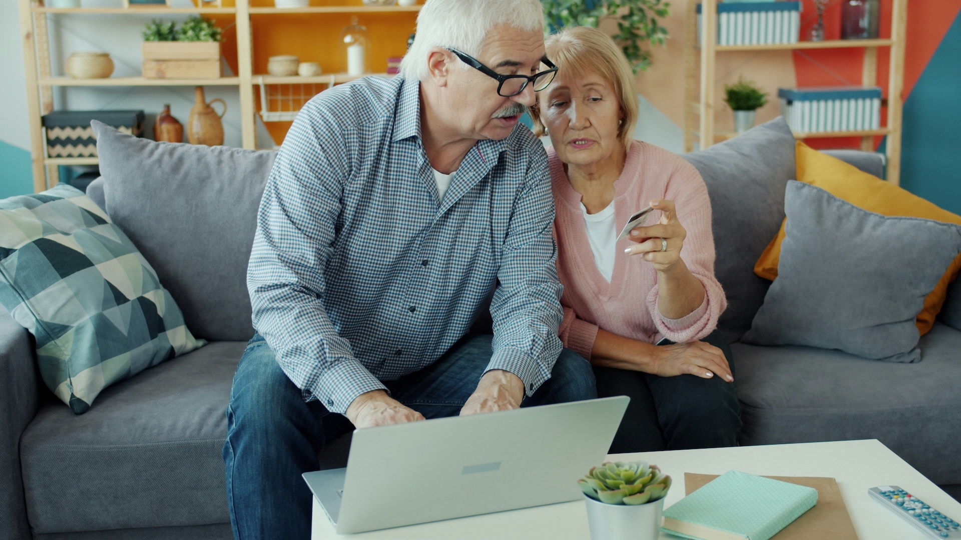 Four Ways To Improve Your Customers' Online Shopping Experience