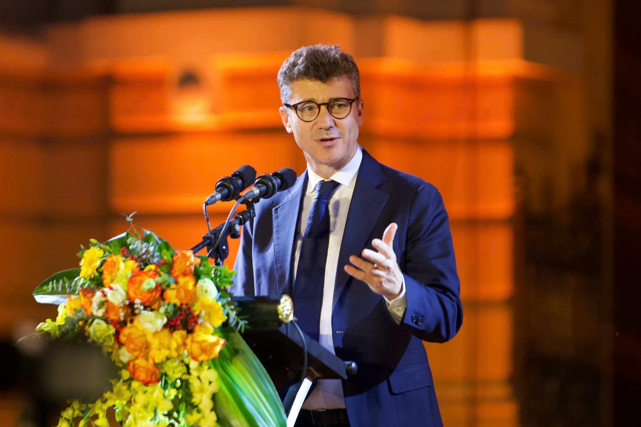 Ông Jonathan Wallace Baker - Trưởng đại diện Văn phòng UNESCO tại Việt Nam cùng gần 20 đại diện cơ quan ngoại giao, tổ chức quốc tế tham dự lễ Khai mạc.