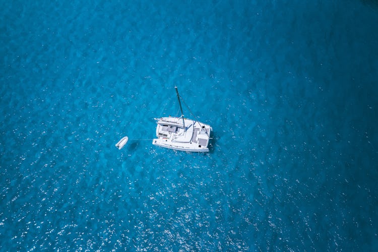 catamaran vs monohull rough seas