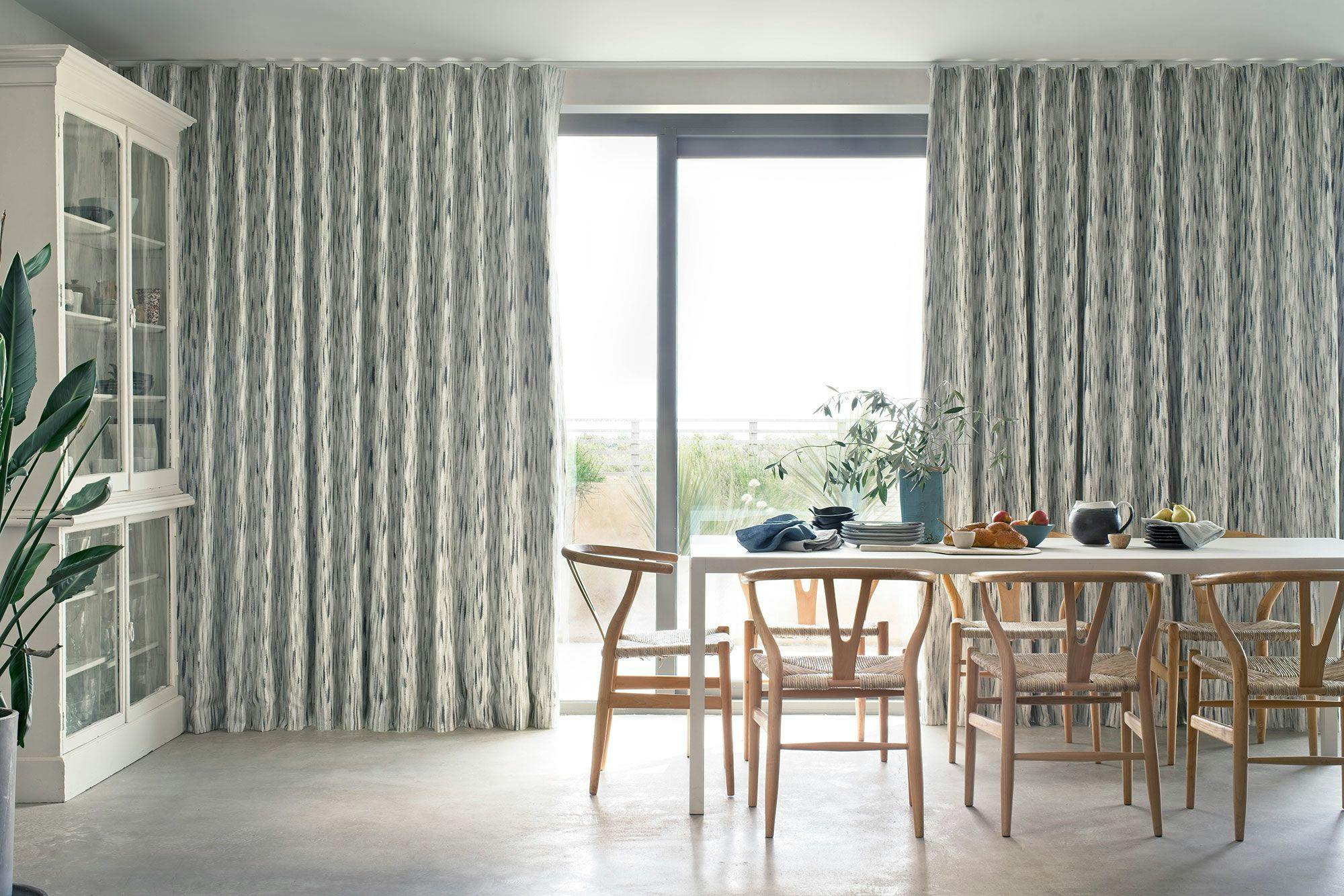 Impression Smoke curtains in dining room