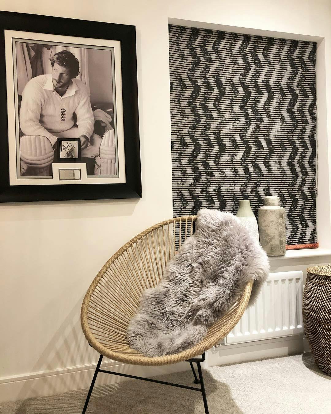 Fade-out black and white wavy line zig-zag printed roman  blind hanging in guest bedroom