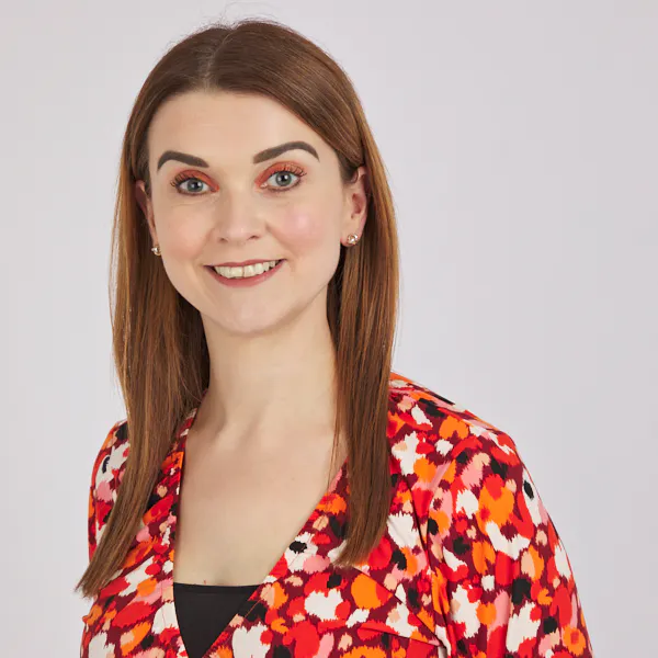 Ellie Thompson Headshot