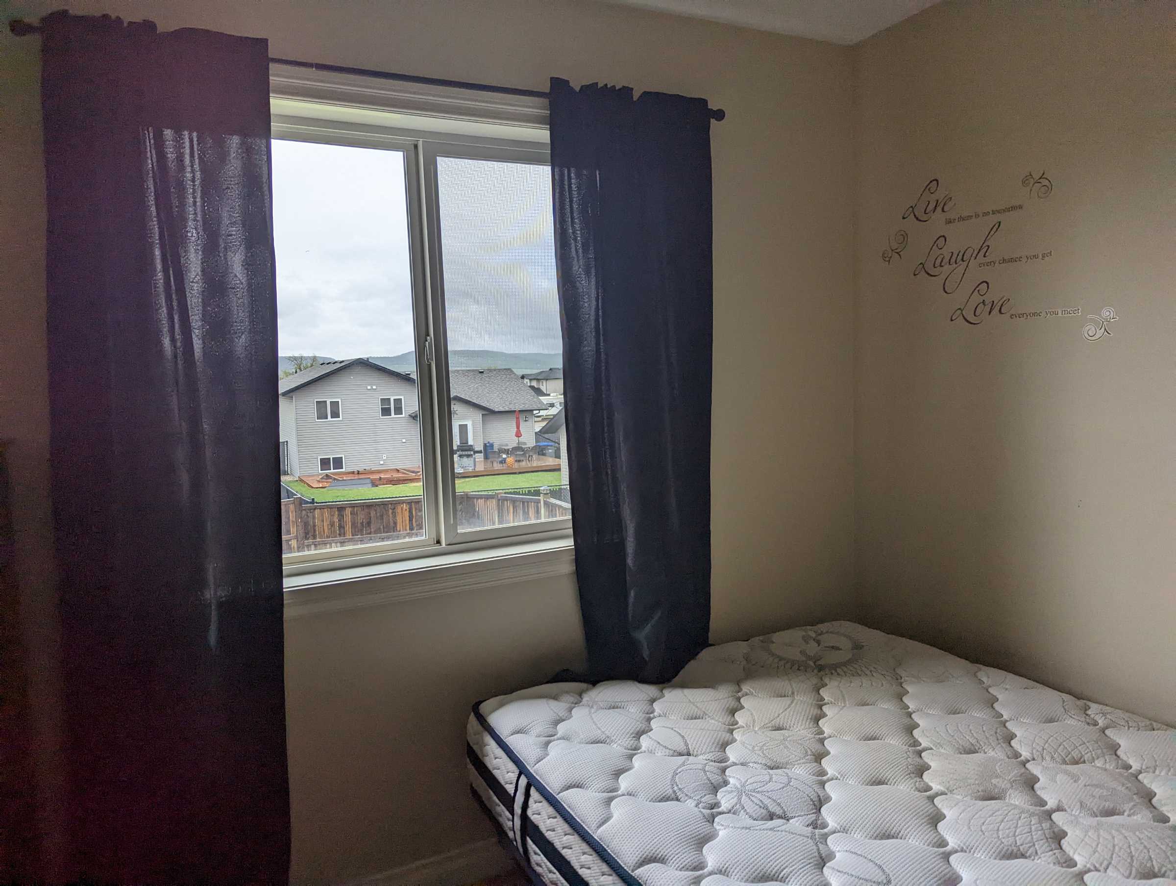 Small bedroom pre-renovation