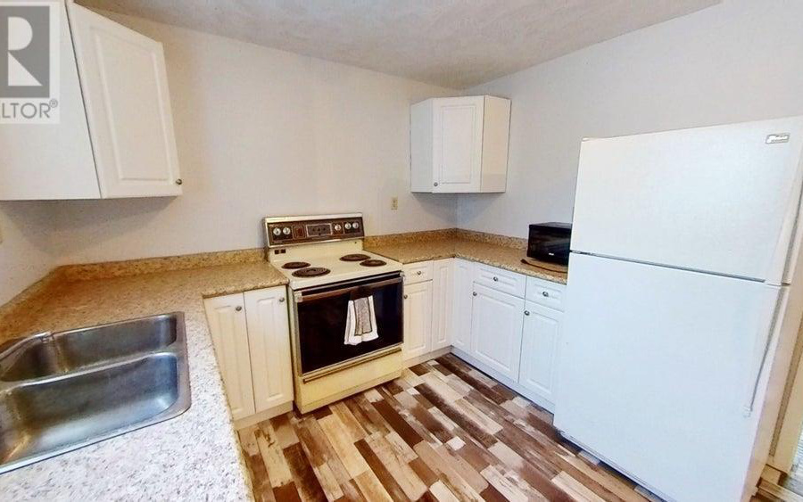 Unstaged downstairs kitchen