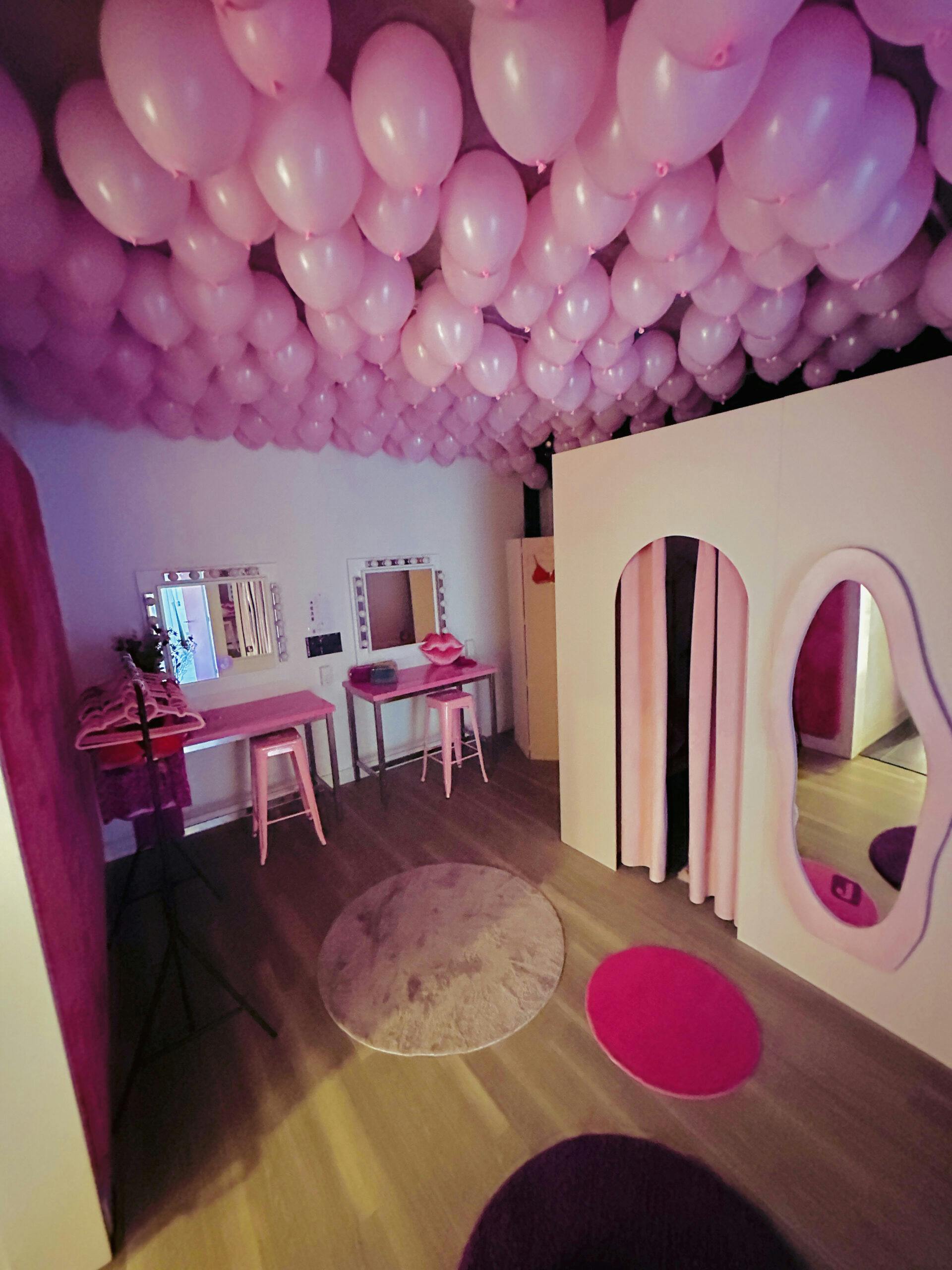 Pink room - dressing room