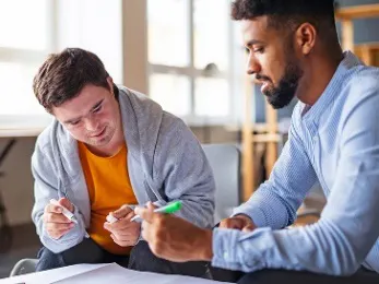 A support worker helping a Hireup users.