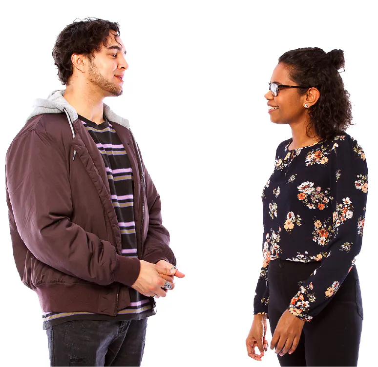 2 people having a conversation.