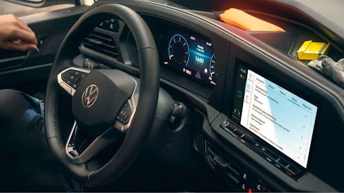 Multifunktionslenkrad und Cockpit in einem VW