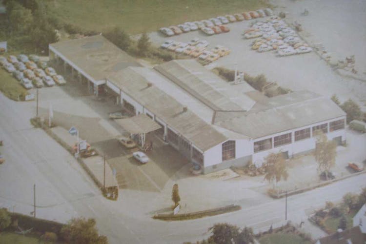 Autohaus Hoffmann feiert Geburtstag. Wir blicken zurück auf 90 Jahre Geschichte und freuen uns geimeinsam mit Ihnen auf Aktionen und Events im Jahr 2022.