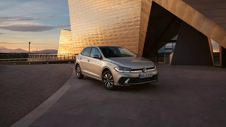 https://images.prismic.io/hoff-webpage/67132798-ba0f-4227-855f-c1f5e1ac7c71_PO4955-polo-move-exterior-stage.webp?auto=compress,format