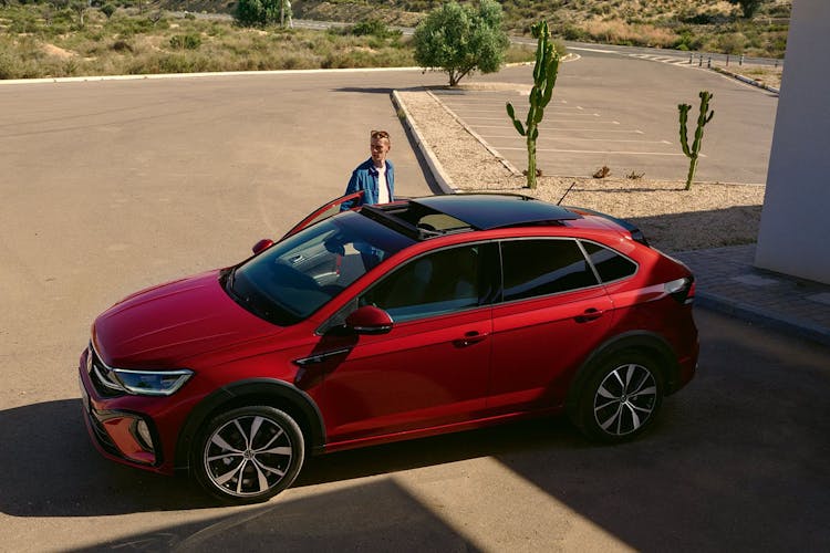 https://images.prismic.io/hoff-webpage/7c181607-eebc-4432-bd94-171497f7b613_TA0004-taigo-exterior-red-top-and-side-view.jpg?auto=compress,format&rect=0,128,1536,1024&w=1500&h=1000