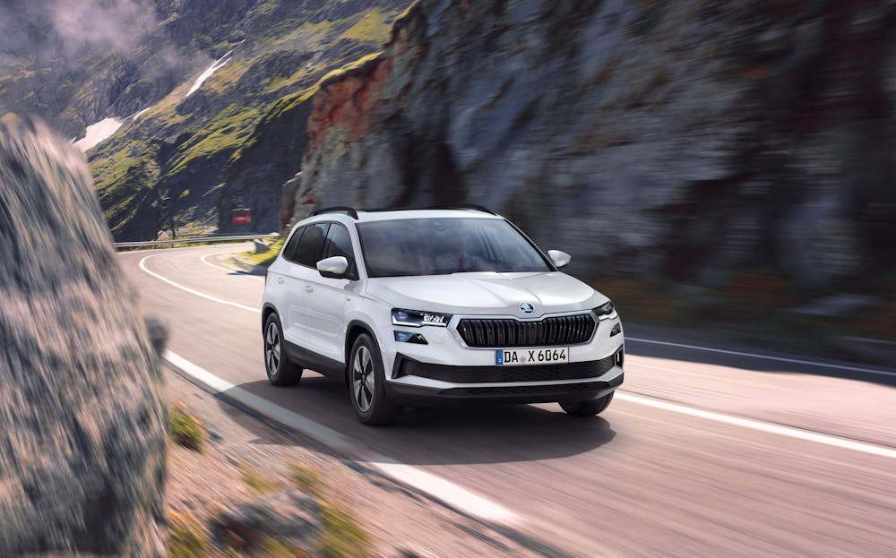 Die SkODA TOUR Sondermodelle bei Autohaus Hoffmann. Ob FABIA, SCALA, KAMIQ, OCTAVIA, KODIAQ oder KAROQ: Sie alle bringen serienmäßig starke Extras mit, 5 Jahre Garantie³ und begeistern obendrein mit tollen Preisvorteilen von bis zu 3.800,– €¹.