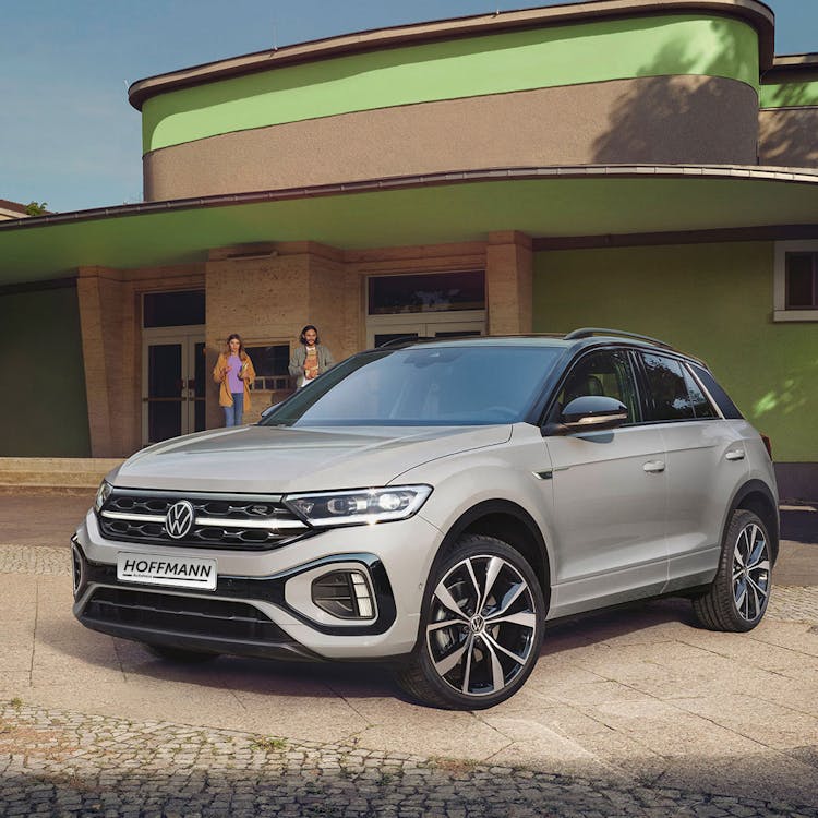 https://images.prismic.io/hoff-webpage/98ca74bb-a267-4aa5-8870-1d72bd196fa0_T-Roc-Pre-Sales-Lead-Ad_1_T-Roc_R-Line_CLEAN_TC0858.jpg?auto=compress,format