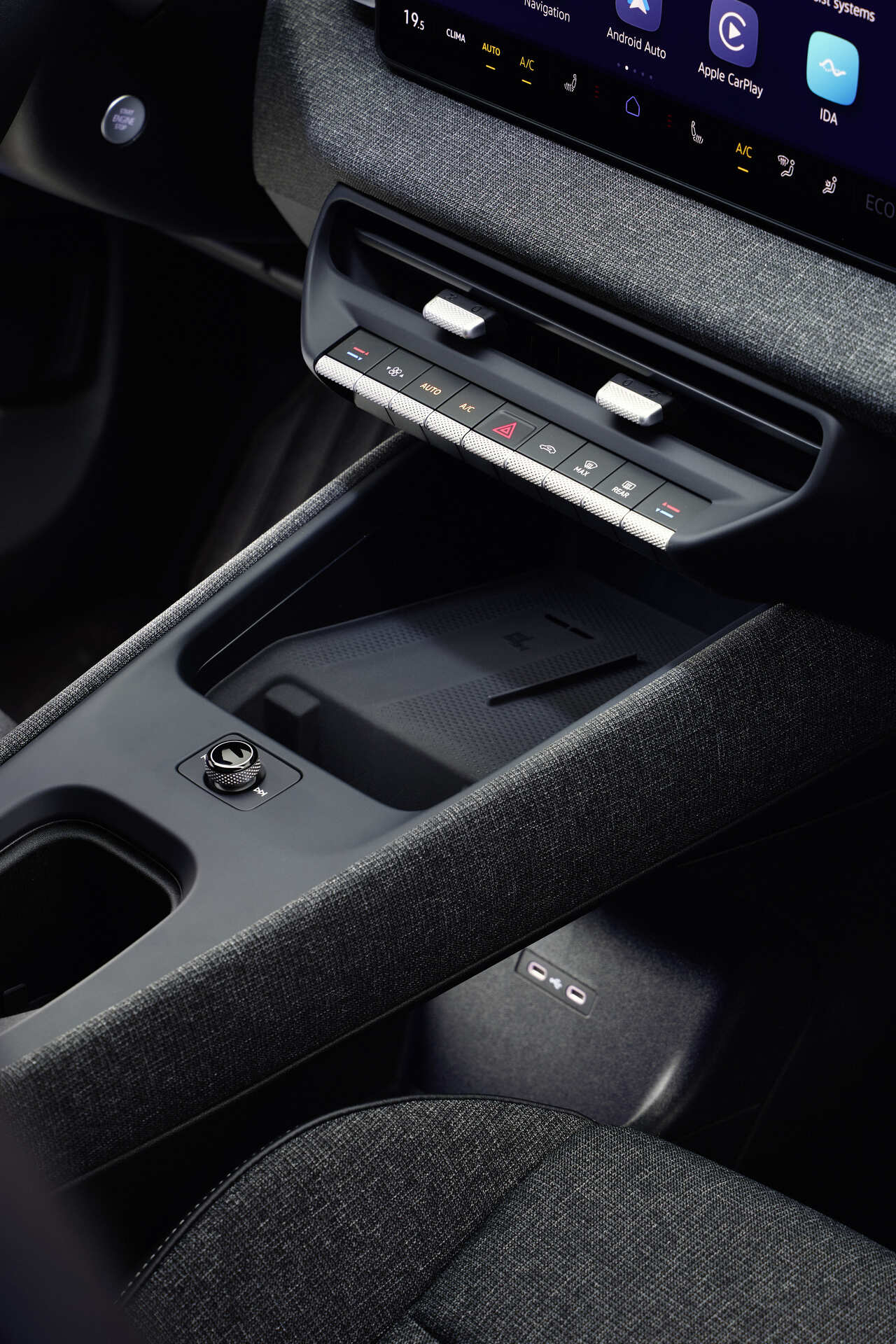 Physische Klimabedienung und Infotainmentdisplay im VW ID Cross Cockpit