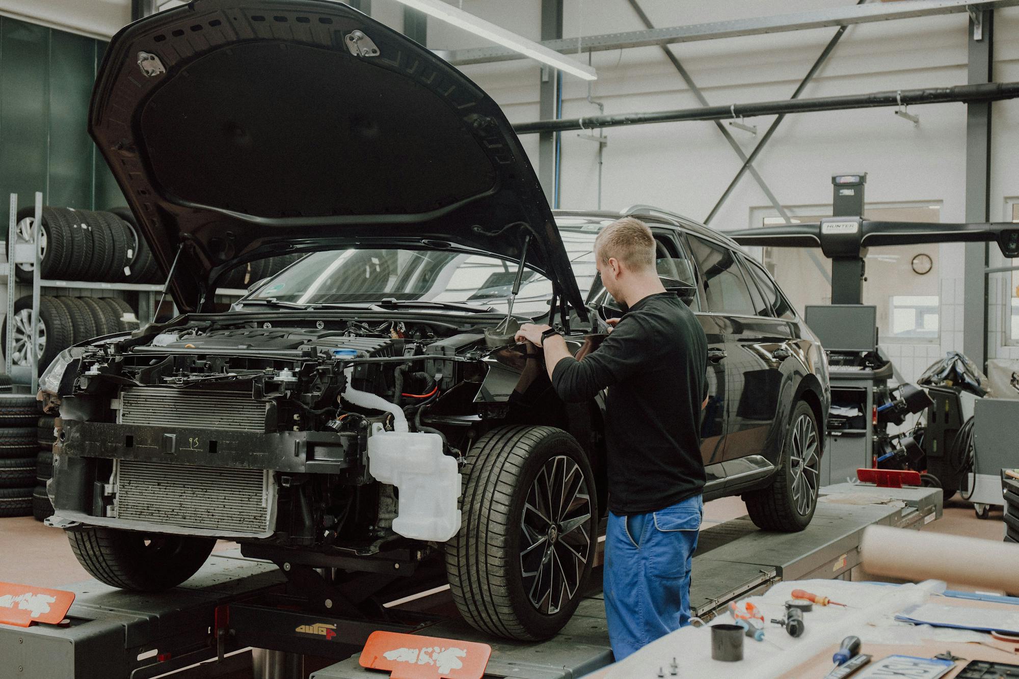 Buchen Sie jetzt Ihren Werkstatt Termin online vom Sofa bei Ihrem Autohaus Hoffmann Standort in Arnsberg, Frankenberg Burgwald, Meschede, Sundern und Winterberg.