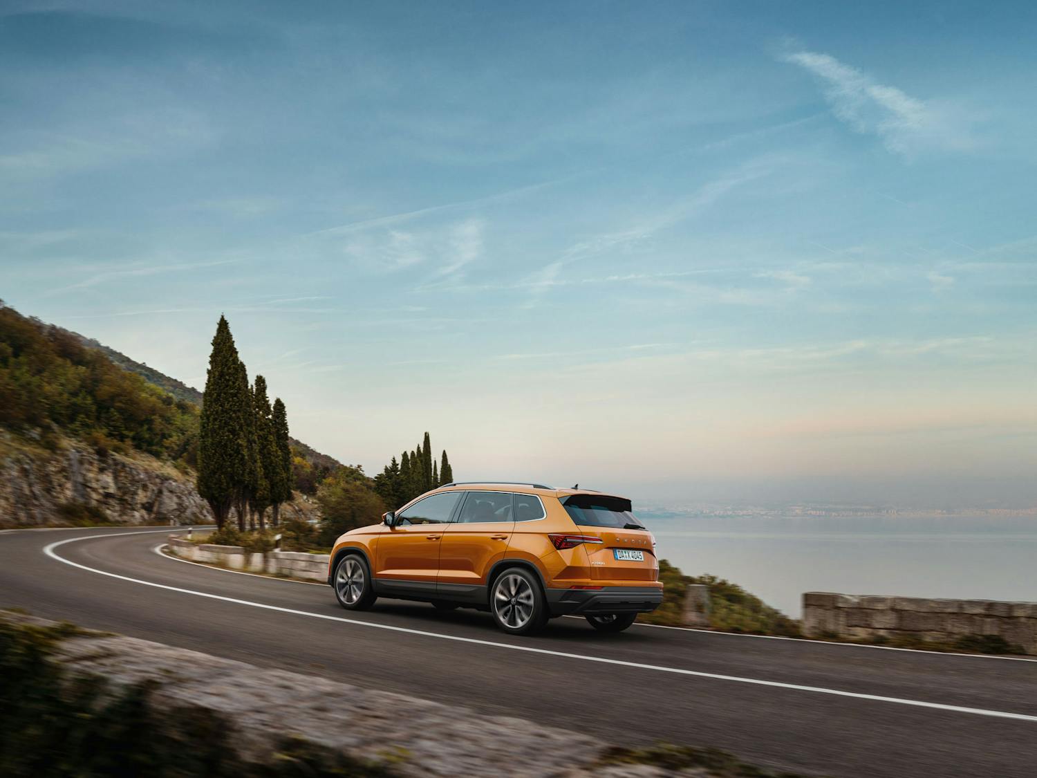 Skoda Karoq Tour ab 199 € monatlich leasen während der Skoda Wechselwochen bei Autohaus Hoffmann. Nur bis 15.03. auf einen neuen Skoda umsteigen.