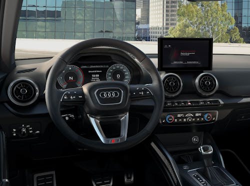 Blick auf das Cockpit des Audi Q2