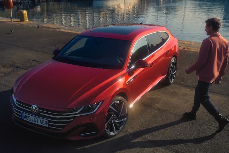 https://images.prismic.io/hoff-webpage/a066a289-e735-4433-bad0-d52dc01c997e_AT0533-arteon-shootingbrake-weupgrade-1.webp?auto=compress,format&rect=0,0,1536,1024&w=1500&h=1000