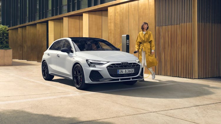 https://images.prismic.io/hoff-webpage/aGaX-3fc4bHWjBIo_audi-a3-hybrid-wochen-autohaus-hoffmann.jpg?auto=format,compress