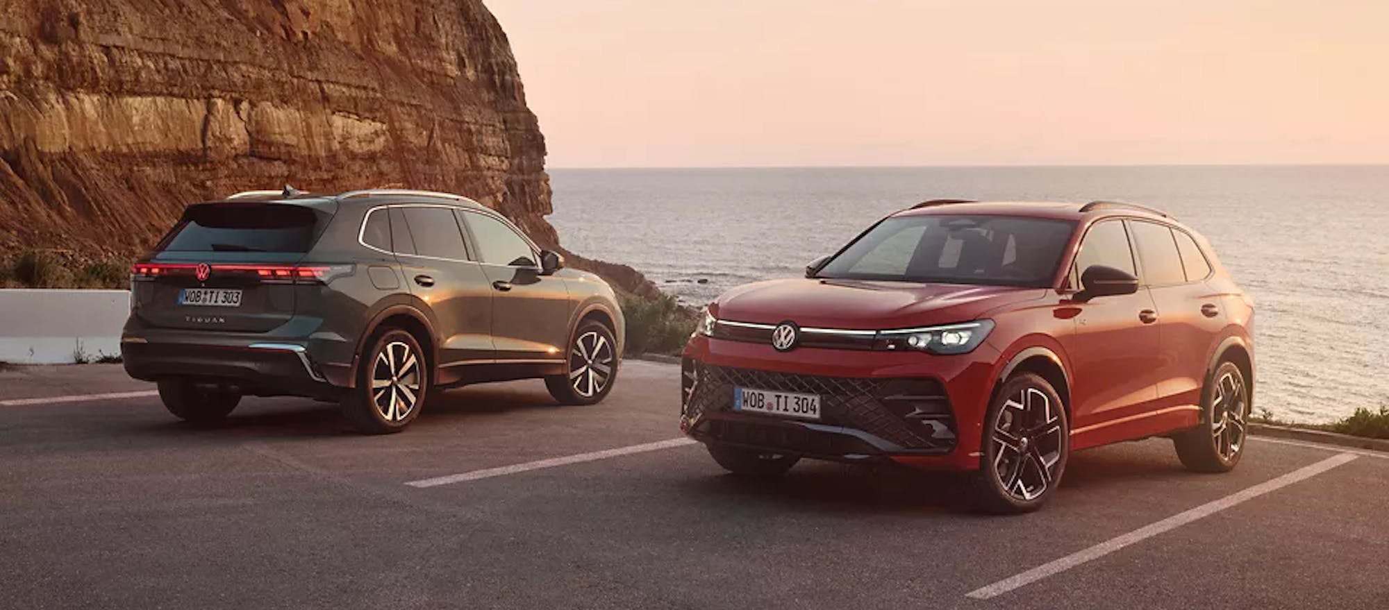 Seitenansicht eines geparkten VW Tiguan