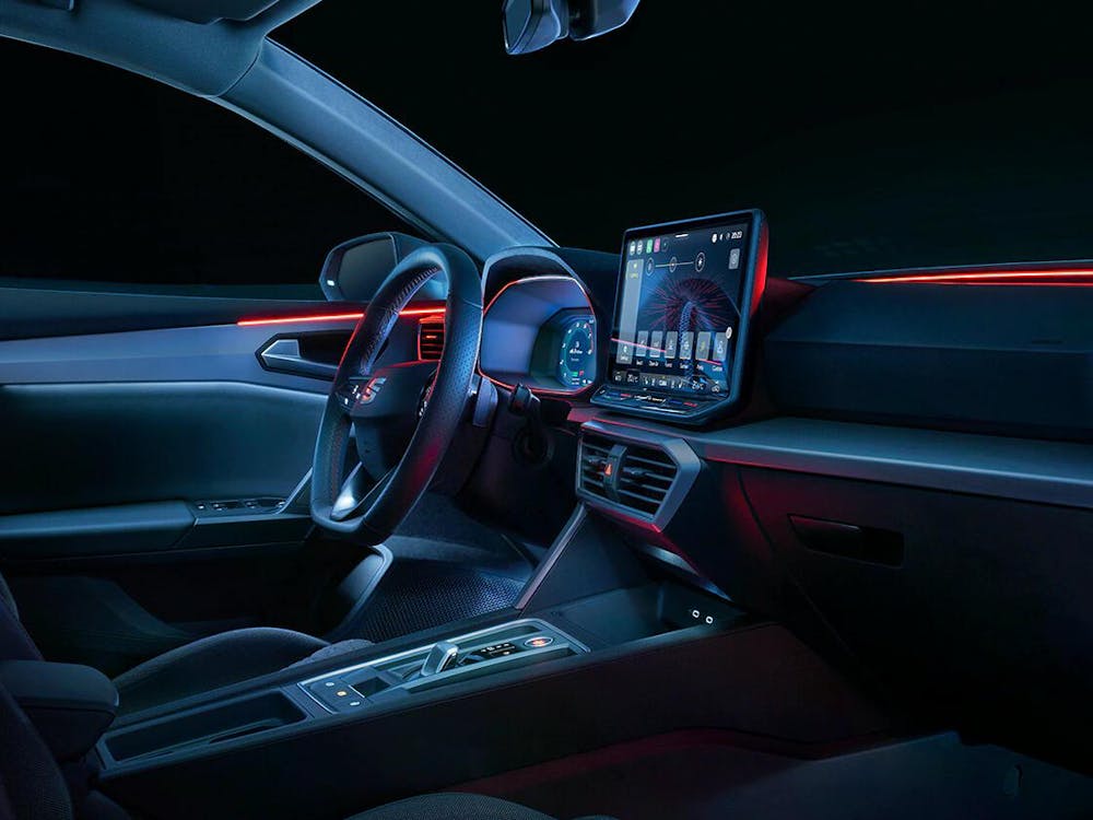 Innenraum des SEAT Leon mit Ambientebeleuchtung
