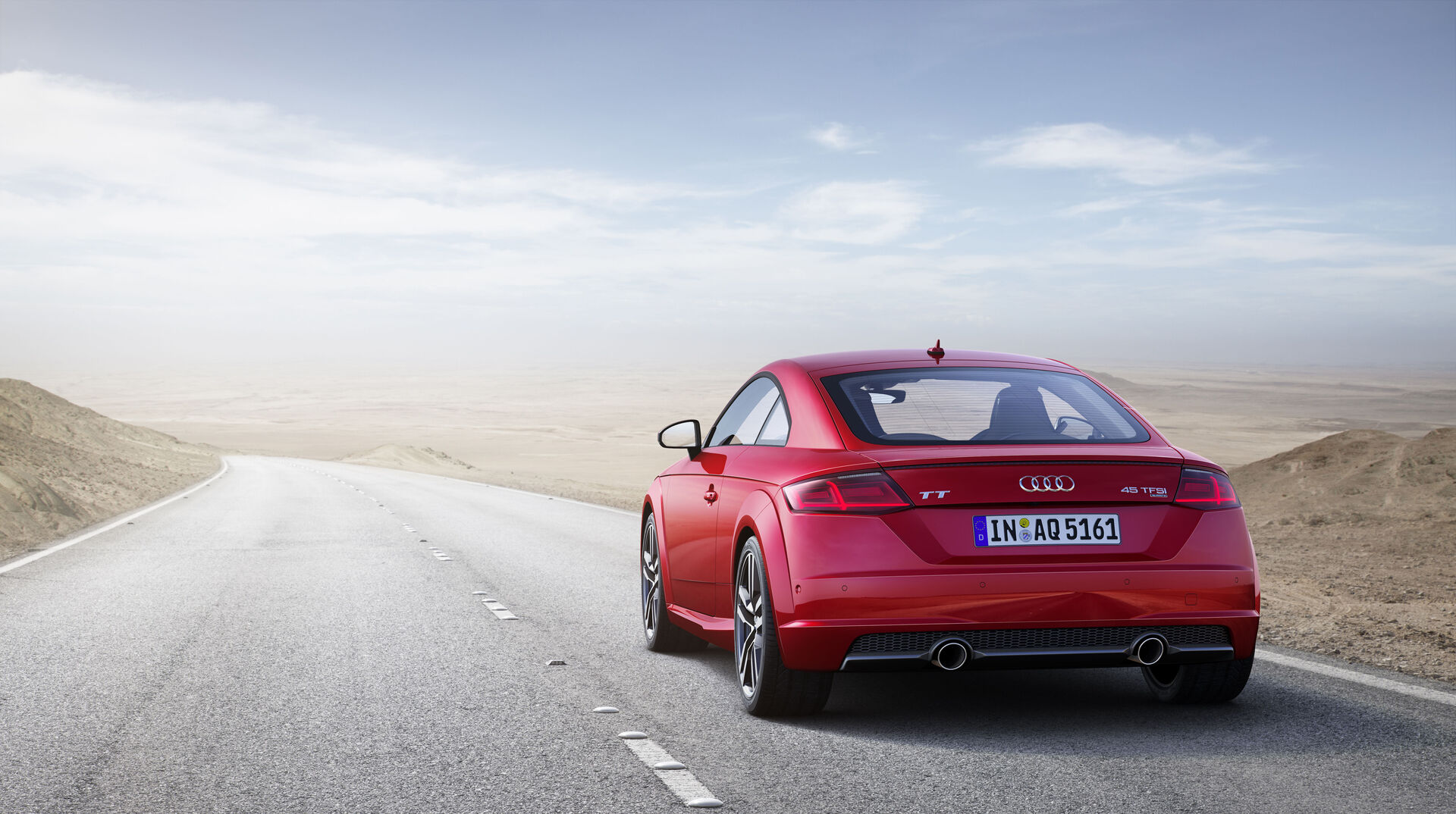 roter Audi TT auf einer Straße