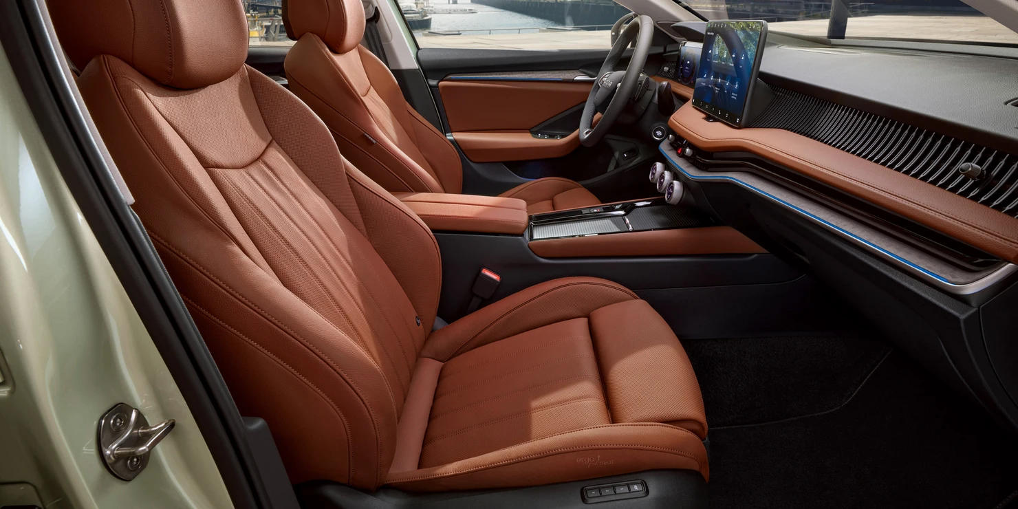 Vorderer Innenraum des Skoda Superb