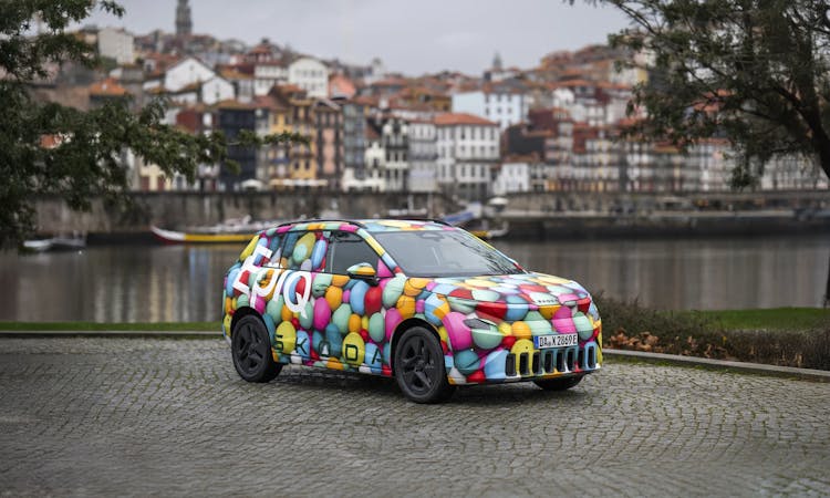 skoda epiq frontaufnahme stadthintergrund