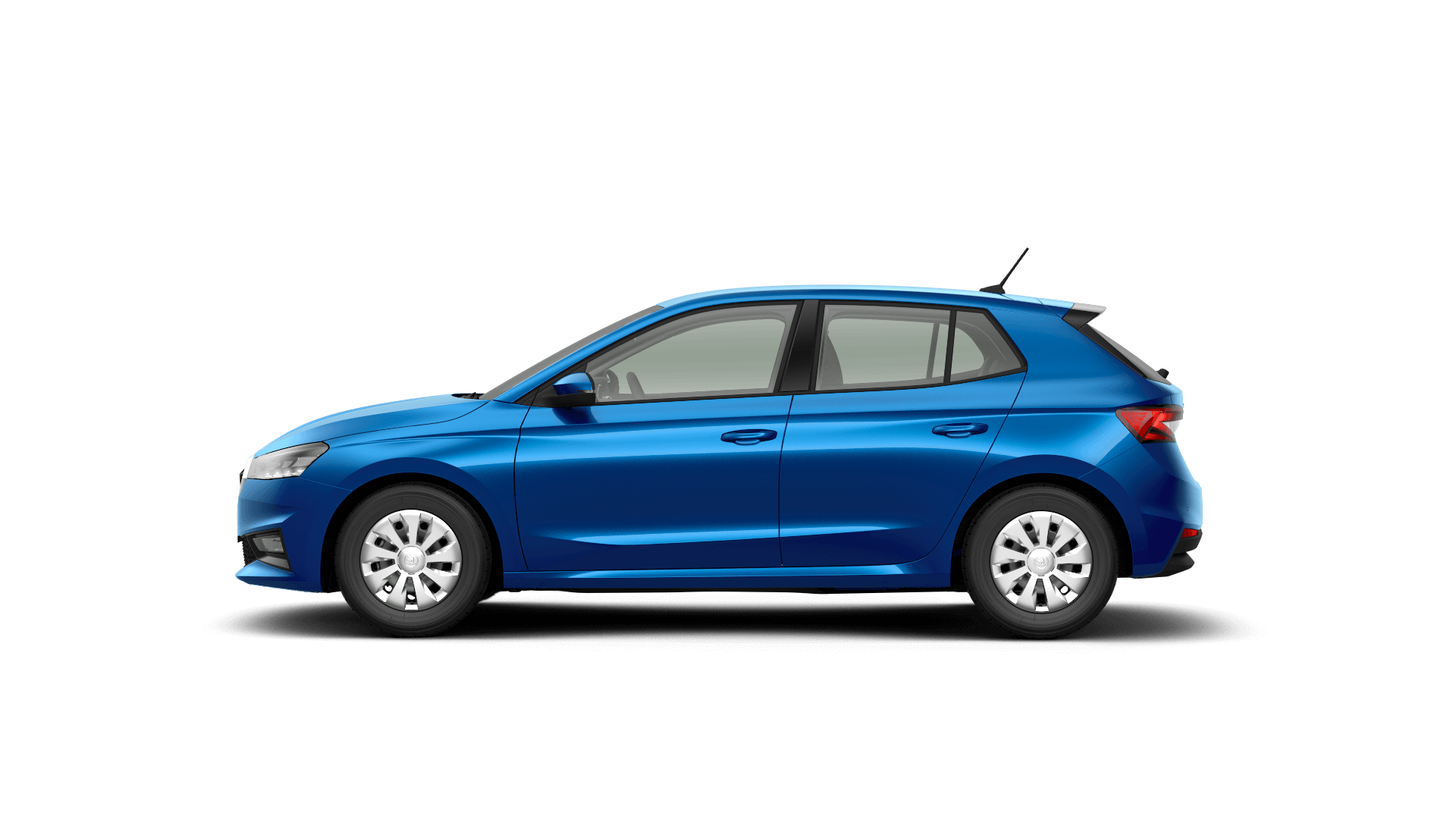 Blauer Skoda Fabia mit freigestelltem Hintergrund