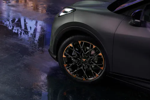 Nahaufnahme des Leichtmetallrads des CUPRA Raval