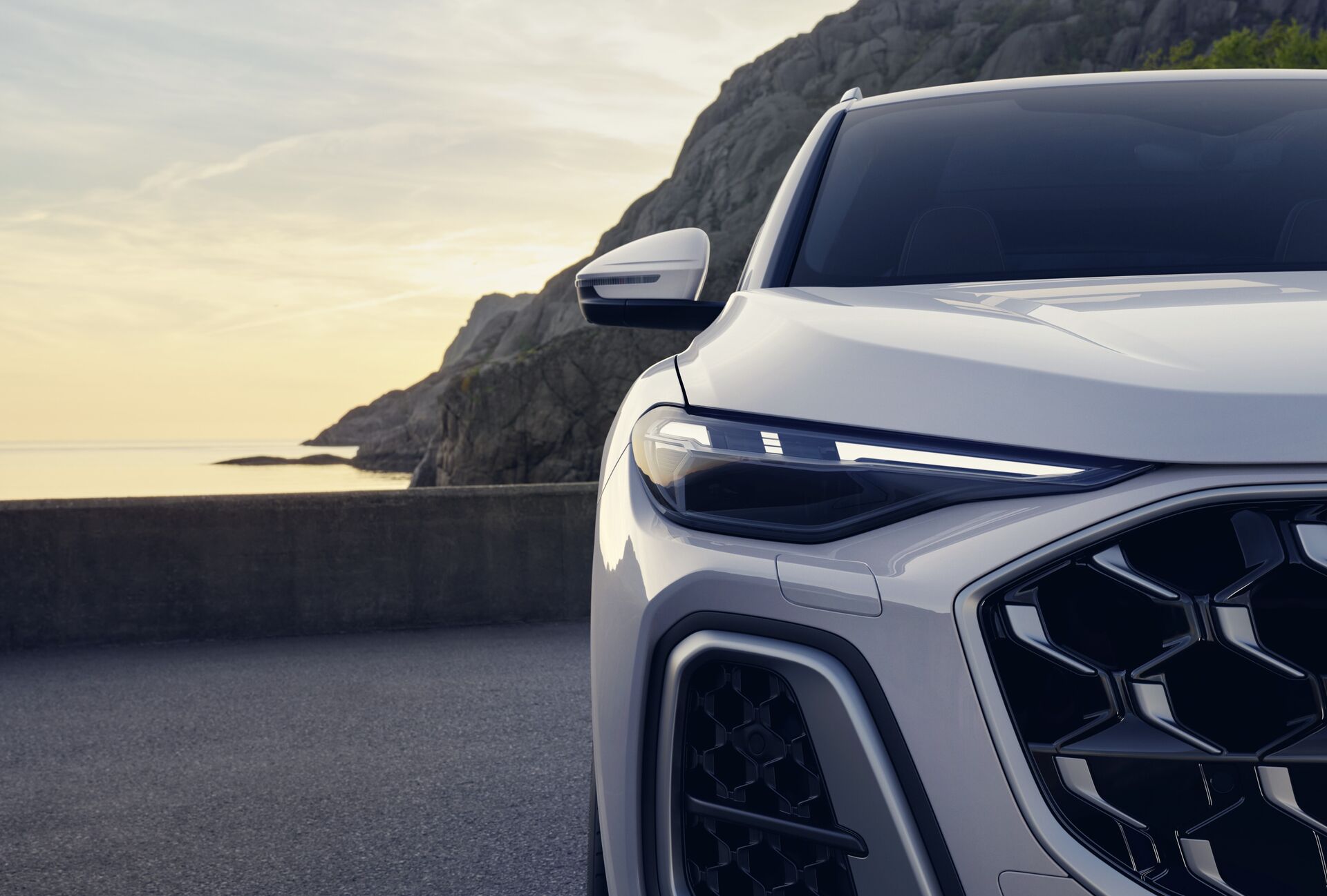 Nahaufnahme eines weißen Audi Q5