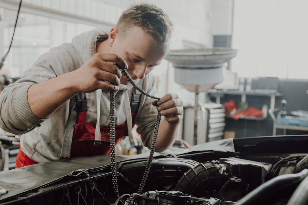Audi und Volkswagen Kfz-Mechatroniker Stellenangebot Jobangebot für unseren Autohaus Frierdich Hoffmann Standort Winterberg