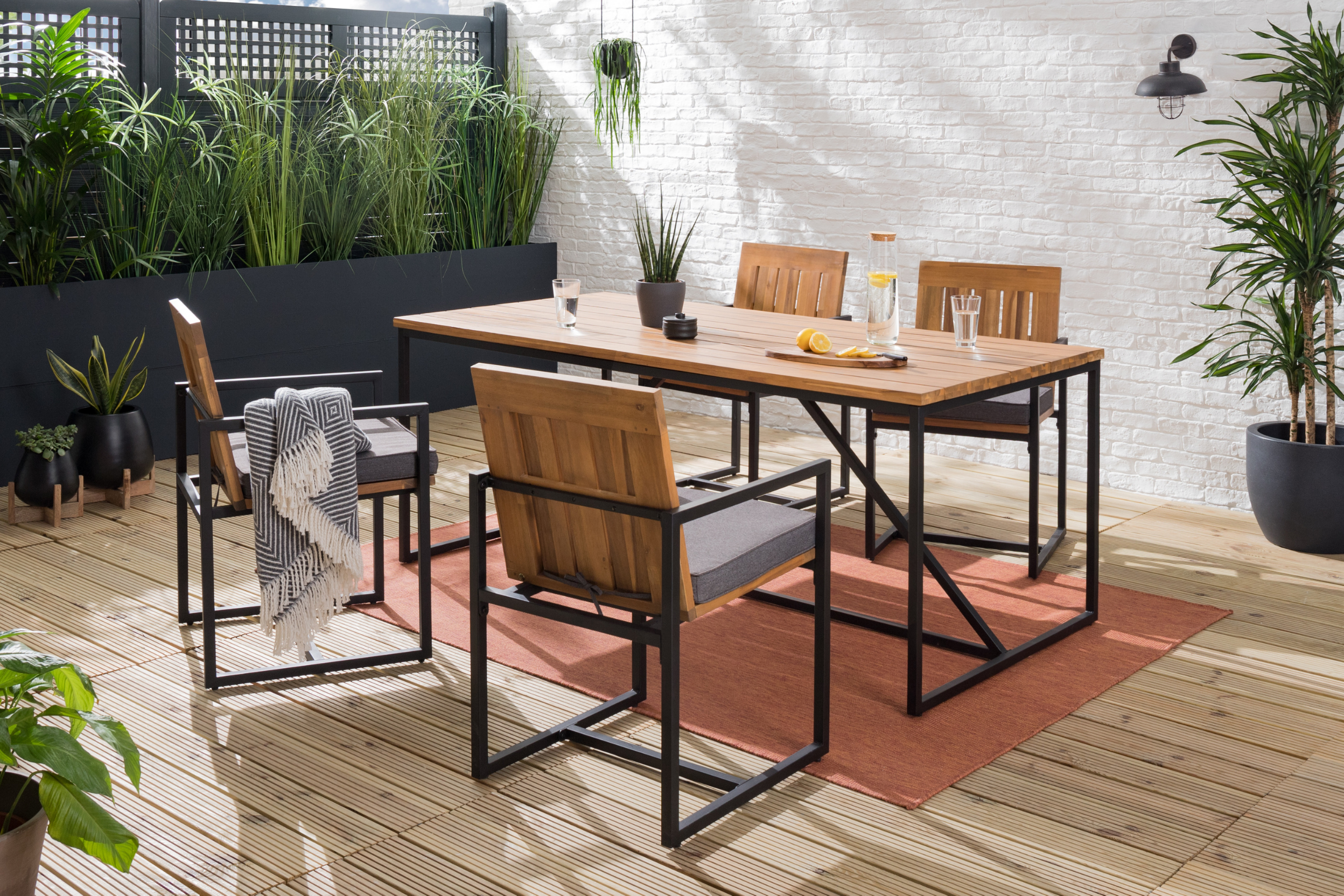 Gartenmöbel aus Holz und ihre Pflege home24