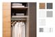 Ausschnitt einer SKØP-Innenausstattung mit Fachböden und Kleiderstangen; daneben Quadrate mit möglichen Farboptionen