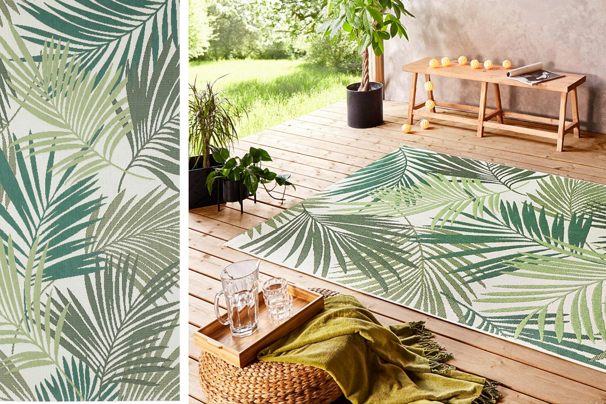 Schöner Teppich mit tropischem Print ausgelegt auf überdachter Terrasse