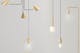 Goldene Lampen im minimalistischen Design
