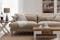 Bauschiges, beiges Sofa im Landhausstil und hellem Interieur