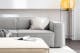 Graues Sofa mit kantiger Formgebung