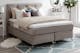 Beige boxspringbed met topmatras