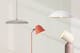 Skandi-Leuchten in minimalistischen Design in Hellgrau, Creme und Rostrot