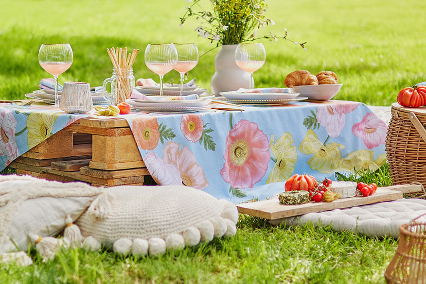 BUTLERS Midsommar Iceland Poppies gedeckter Tisch