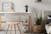 Scandinavisch thuiskantoor in de slaapkamer met witte houten meubels en natuurlijke accessoires