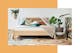Collage auf einem Schlaf- und Wohnzimmerbild mit verschiedenen Rattanmöbeln wie einem Bett mit Rattankopfteil und umflochtenem Gestell sowie eine Accent Chair in Rattan-Metall-Kombi