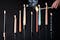 Bunte Stabkerzen und Twisted Candles vor schwarzem Hintergrund