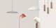 Pendellampen in minimalistischem Design in hellem Grau, Weiss und Holznuancen