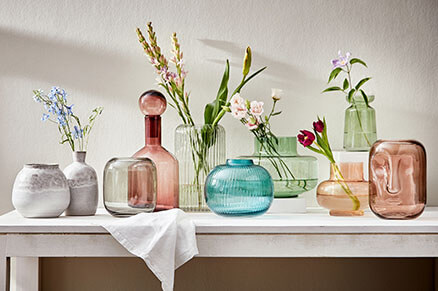 BUTLERS Dekorieren mit Blumen und Vasen