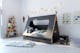 Graues Hausbett Sven mit Holzelementen in Kinderzimmer