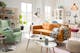 Slim ingedeelde woonkamer met kleurrijke meubels