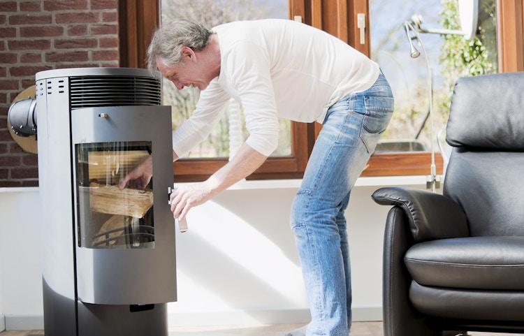 Conseils pour bien choisir son poêle biomasse