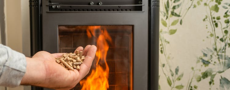 Aujard réalise la pose ou le remplacement de votre poêle en Seine-et-Marne